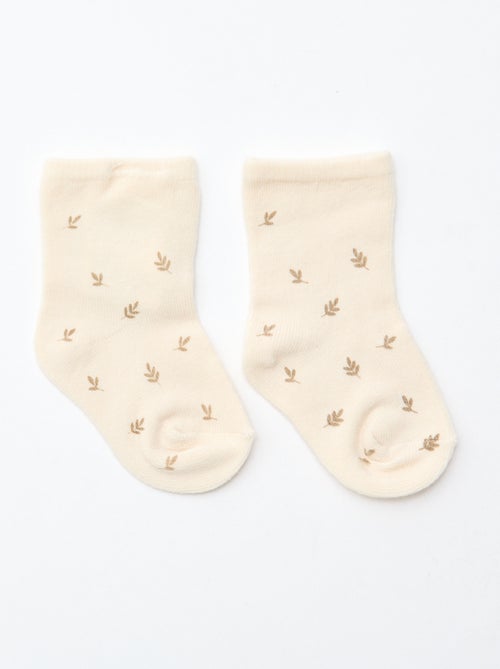 GIFTBOX - Babypakje + sokken + luierdoek + slabbetje - Kiabi