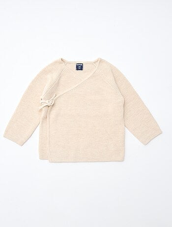 GIFTBOX - Babytruitje + broek + sokken + muts + slabbetje