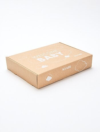 GIFTBOX - Babytruitje + broek + sokken + muts + slabbetje