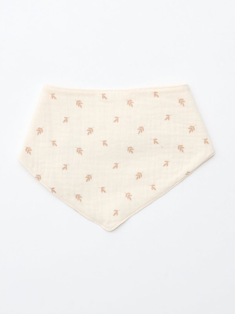GIFTBOX - Babytruitje + broek + sokken + muts + slabbetje Wit - Kiabi