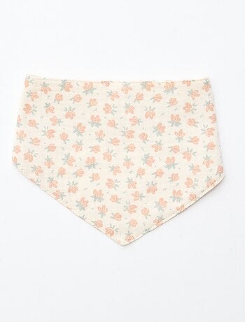 GIFTBOX - Babytruitje + broek + sokken + muts + slabbetje