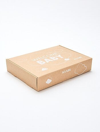 GIFTBOX - Babytruitje + broek + sokken + muts + slabbetje