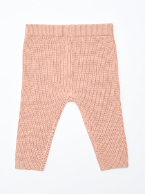 GIFTBOX - Babytruitje + broek + sokken + muts + slabbetje - Kiabi