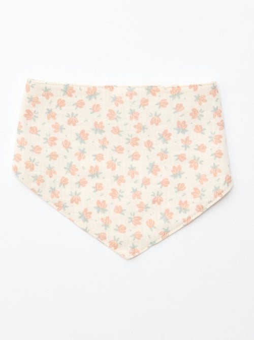 GIFTBOX - Babytruitje + broek + sokken + muts + slabbetje - Kiabi