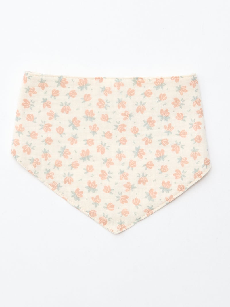 GIFTBOX - Babytruitje + broek + sokken + muts + slabbetje Wit - Kiabi