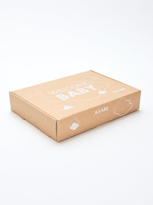 GIFTBOX - Babytruitje + broek + sokken + muts + slabbetje - Kiabi