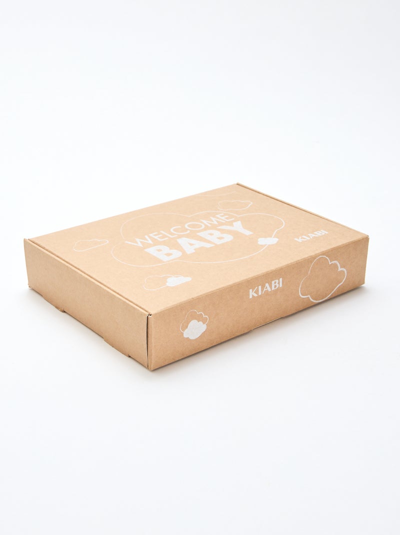 GIFTBOX - Babytruitje + broek + sokken + muts + slabbetje Wit - Kiabi