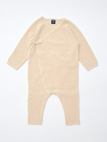 GIFTBOX Combinaison + chaussette + lange + bavoir