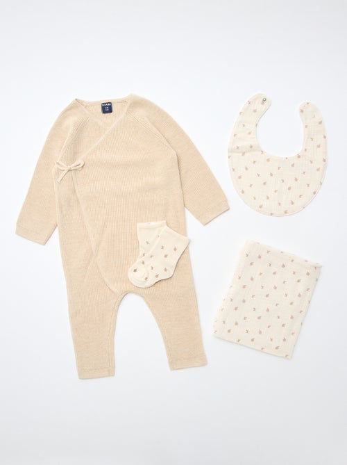 GIFTBOX Combinaison + chaussette + lange + bavoir - Kiabi