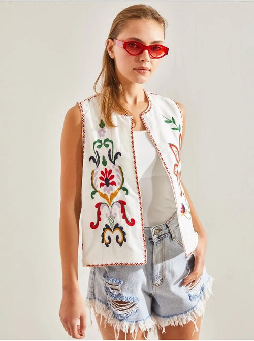 Gilet doublé avec broderies lucci - Kiabi Gilet doublé avec broderies lucci - Kiabi