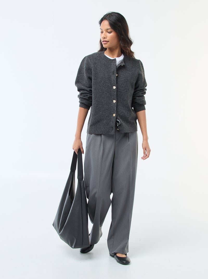 Gilet en maille avec boutons dorés Gris - Kiabi