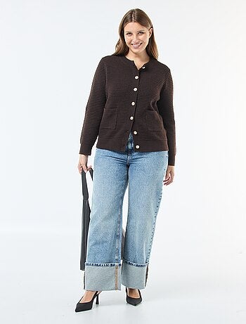 Gilet en maille gaufrée avec boutons dorés