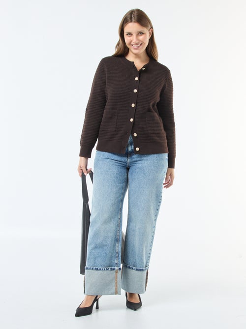 Gilet en maille gaufrée avec boutons dorés - Kiabi