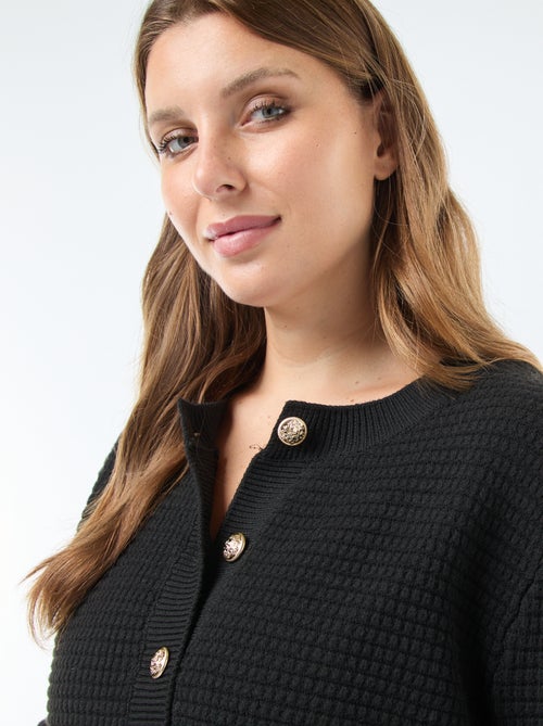 Gilet en maille gaufrée avec boutons dorés - Kiabi