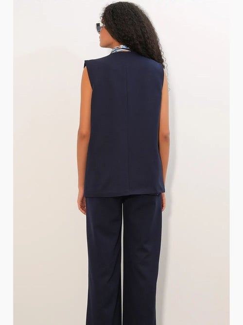 Gilet long habillé à col en v et boutons bdart - Kiabi Gilet long habillé à col en v et boutons bdart - Kiabi