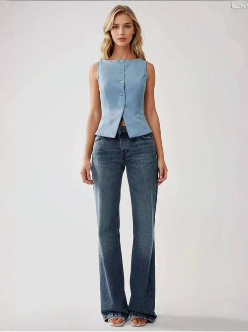 Gilet sans manches ajusté à col ras du cou avec détails boutonnés - Kiabi Gilet sans manches ajusté à col ras du cou avec détails boutonnés - Kiabi