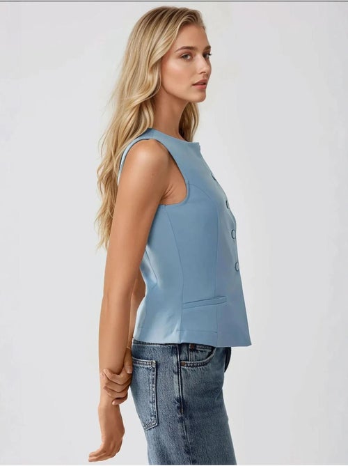 Gilet sans manches ajusté à col ras du cou avec détails boutonnés - Kiabi Gilet sans manches ajusté à col ras du cou avec détails boutonnés - Kiabi