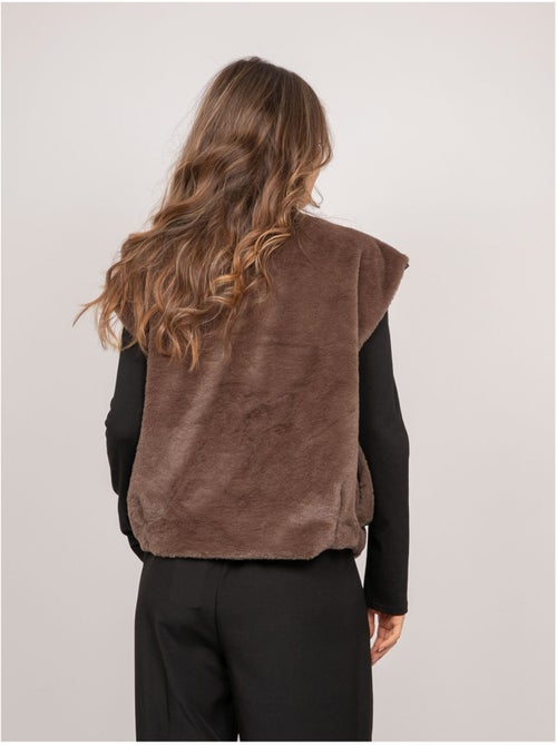 Gilet sans manches fausse fourrure ulla - Kiabi Gilet sans manches fausse fourrure ulla - Kiabi