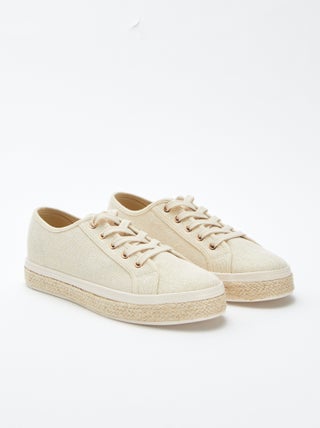 Glanzende lage sneakers met veters