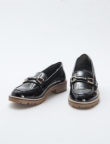 Glanzende loafers met goudkleurig sierbandje