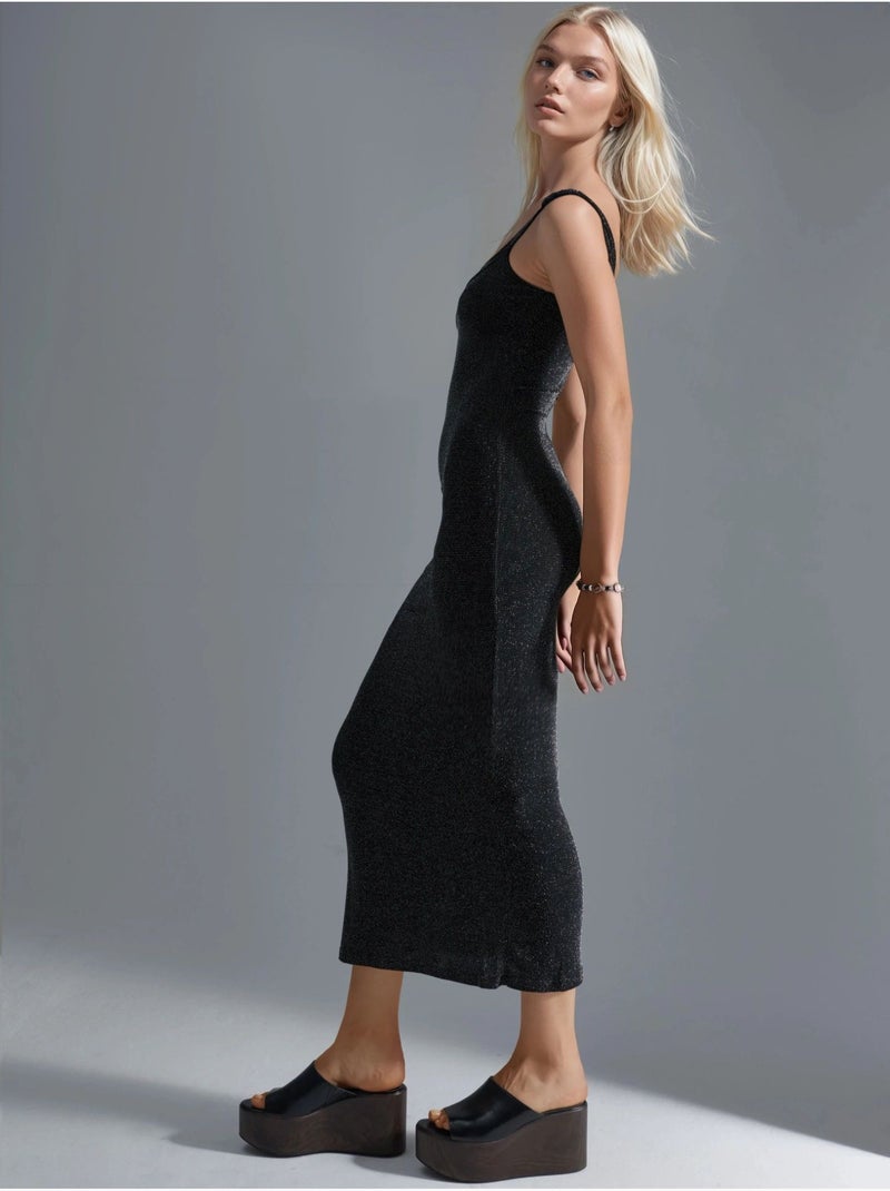 Glanzende midi-jurk met u-hals busem Zwart - Kiabi