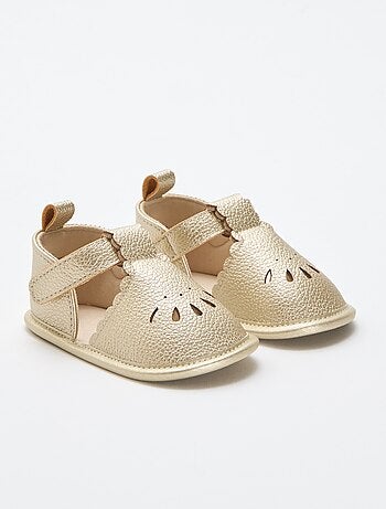 Goudkleurige ceremoniële sandalen