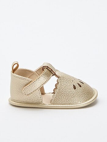 Goudkleurige ceremoniële sandalen