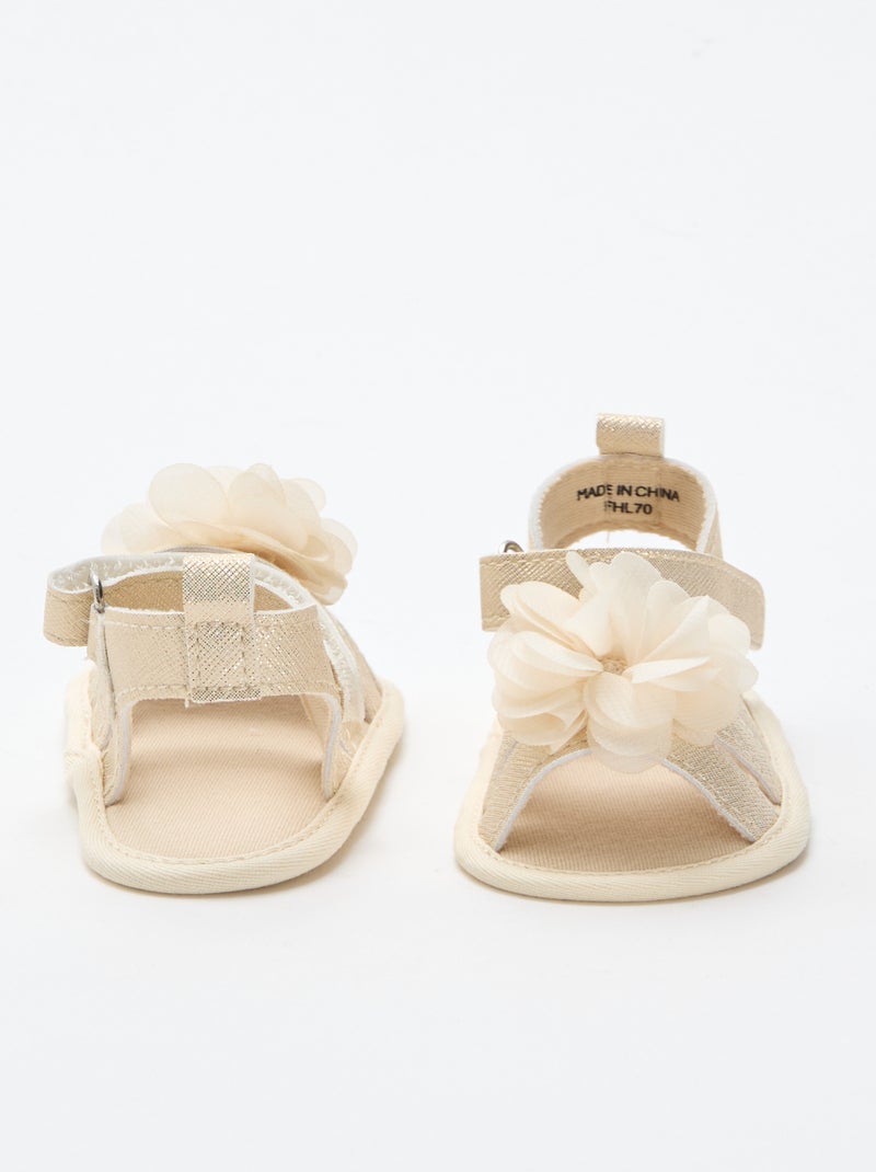 Goudkleurige sandalen met bloem Geel - Kiabi