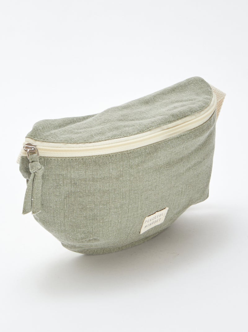 Grand sac banane avec étiquette tissée Kaki - Kiabi