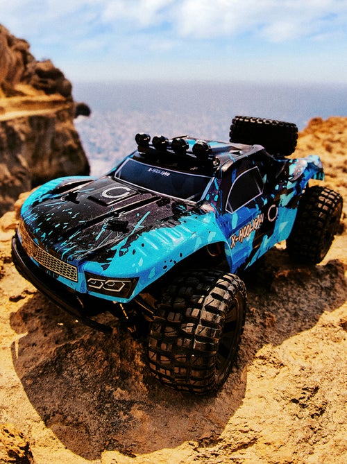 Grote bestuurbare auto OVERMAX Hooligan - Snelheid 35 km/u - 4x4-tractie - 40 min - Kiabi Grote bestuurbare auto OVERMAX Hooligan - Snelheid 35 km/u - 4x4-tractie - 40 min - Kiabi