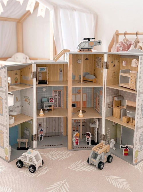Grote houten brandweerkazerne met politiebureau en accessoires voor kinderen - Kiabi Grote houten brandweerkazerne met politiebureau en accessoires voor kinderen - Kiabi
