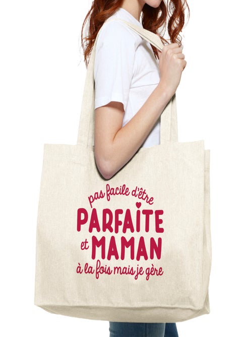 Grote shopper PAS FACILE D'ÊTRE PARFAITE ET MAMAN À LA FOIS MAIS JE GÈRE - Kiabi Grote shopper PAS FACILE D'ÊTRE PARFAITE ET MAMAN À LA FOIS MAIS JE GÈRE - Kiabi