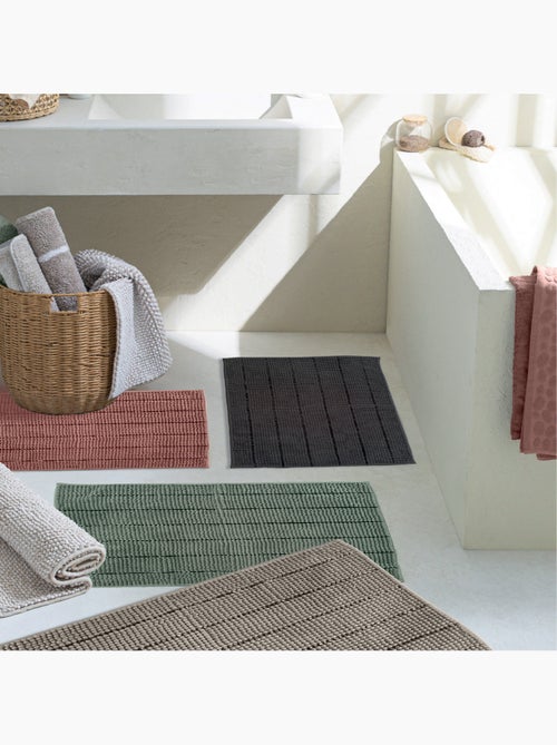 Guy Levasseur - Tapis de bain chenille 50x70 uni - Kiabi Guy Levasseur - Tapis de bain chenille 50x70 uni - Kiabi