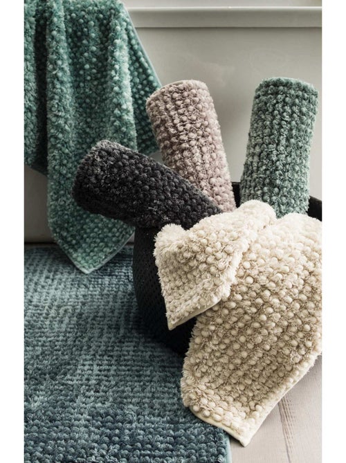 Guy Levasseur - Tapis de bain chenille 50x80 en polyester uni - Kiabi Guy Levasseur - Tapis de bain chenille 50x80 en polyester uni - Kiabi