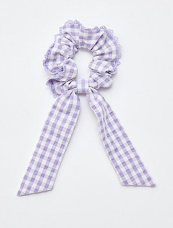 Haarscrunchie met vichyruitjes en lange strik