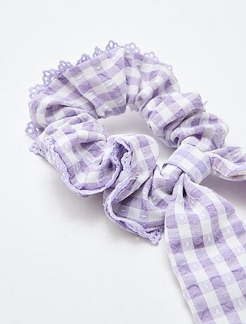 Haarscrunchie met vichyruitjes en lange strik