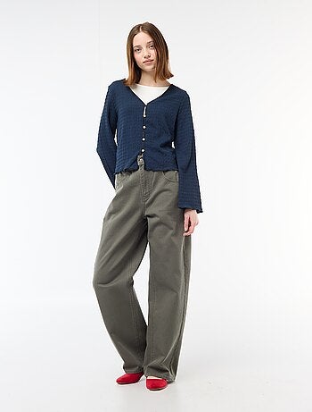 Haut col V en maille gaufrée avec boutons dorés