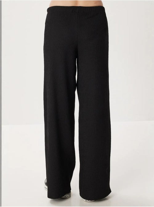 High-waist getextureerde broek met wijde pijpen istanbul - Kiabi High-waist getextureerde broek met wijde pijpen istanbul - Kiabi