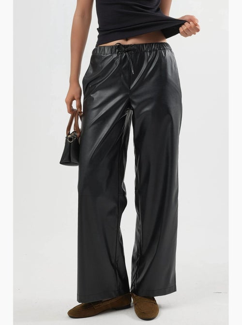 High-waist imitatieleren broek met trekkoord busem - Kiabi High-waist imitatieleren broek met trekkoord busem - Kiabi