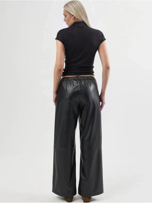 High-waist imitatieleren broek met trekkoord busem - Kiabi High-waist imitatieleren broek met trekkoord busem - Kiabi