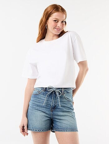 High-waist jeansshort met knoopceintuur