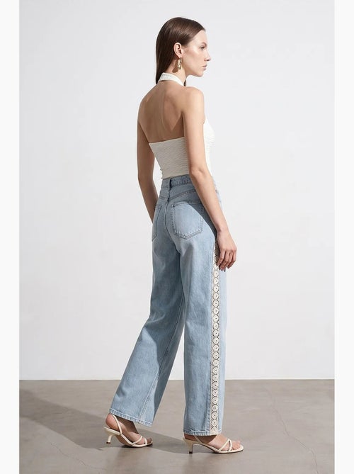 High-waist straight jeans met borduursel dilvin - Kiabi High-waist straight jeans met borduursel dilvin - Kiabi