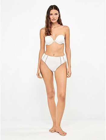 Hoge bikini broekje uitgesneden