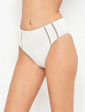 Hoge bikini broekje uitgesneden