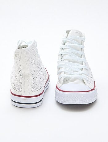 Hoge sneakers van macramé