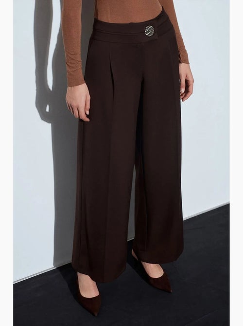 Hoge taille broek met wijde pijp in crêpe dilvin - Kiabi Hoge taille broek met wijde pijp in crêpe dilvin - Kiabi
