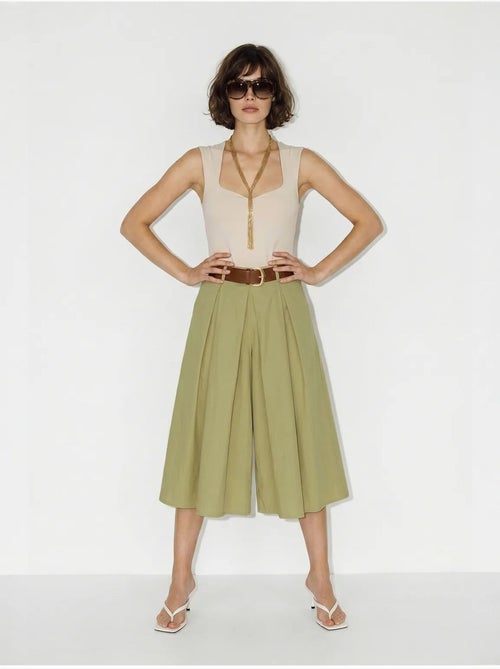 Hoge taille culotte met wijde pijp en plooien lucci - Kiabi Hoge taille culotte met wijde pijp en plooien lucci - Kiabi