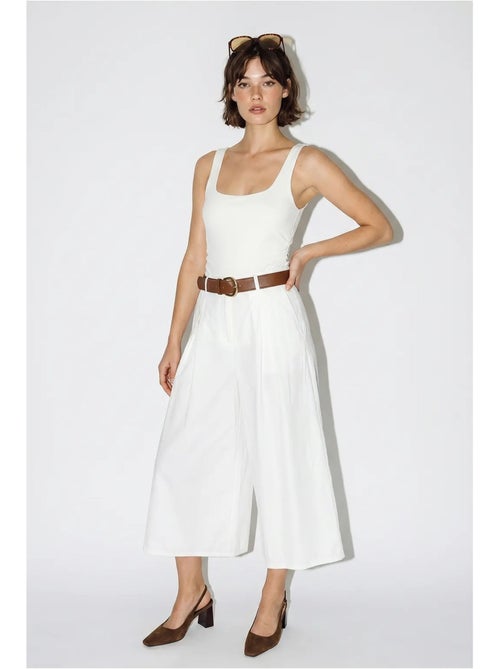Hoge taille culotte met wijde pijp en plooien lucci - Kiabi Hoge taille culotte met wijde pijp en plooien lucci - Kiabi