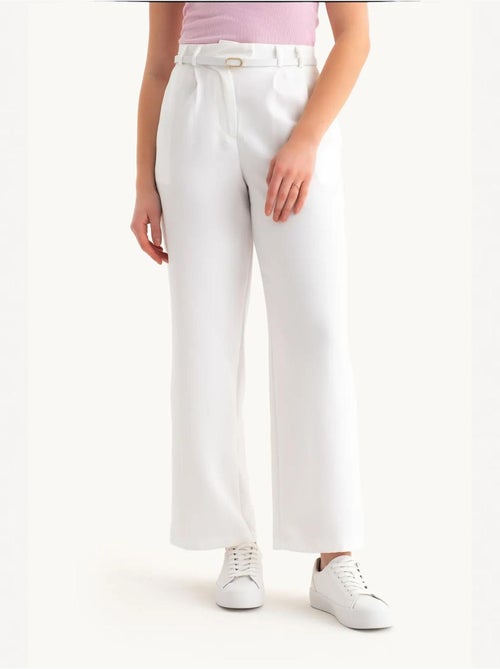 Hoge taille wortelfit broek met riem - Kiabi Hoge taille wortelfit broek met riem - Kiabi