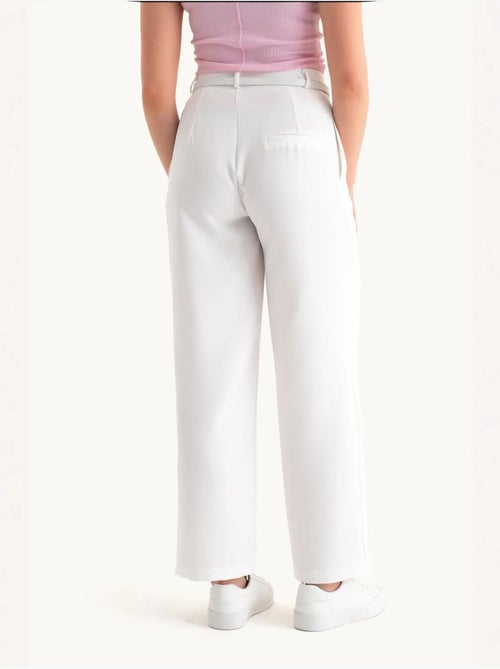 Hoge taille wortelfit broek met riem - Kiabi Hoge taille wortelfit broek met riem - Kiabi